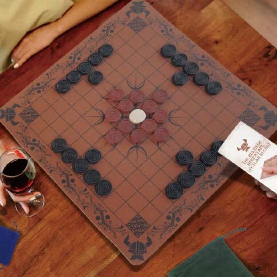 Board Game Vikings - HNEFATAFL: เกมกระดานหมากรุกไวกิ้ง, เกมกระดานกลยุทธ์แบบดั้งเดิมสำหรับผู้เล่นสองคน, เกมพกพาพร้อมกระดานหมากรุก อา เลเธอ